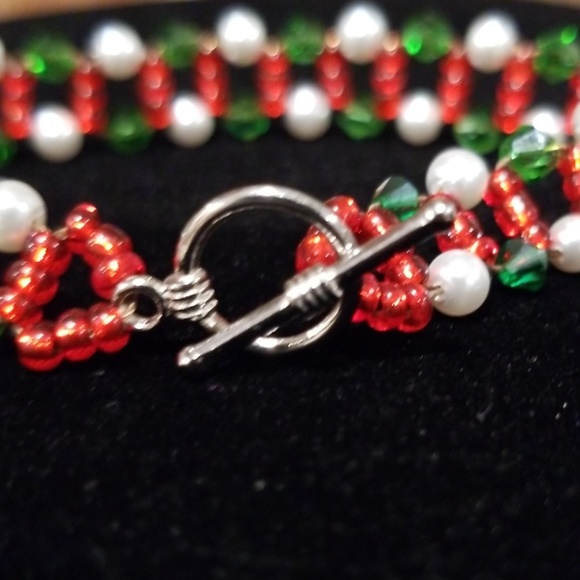 Red, Green and White Bracelet - Picture 5 of 8